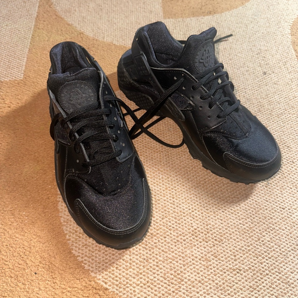 Nike Women’s Huaraches Sneakers